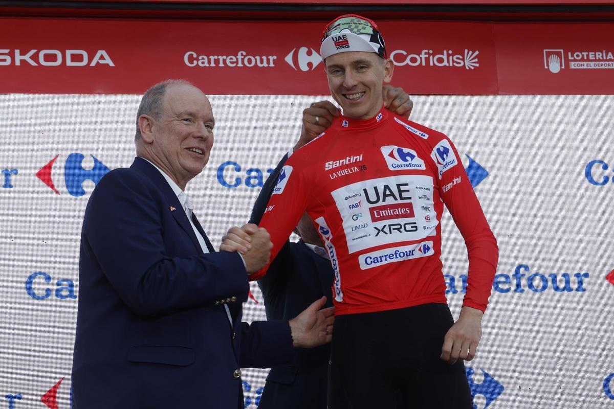 Pogacar, primer maillot rojo de la Vuelta 2026
