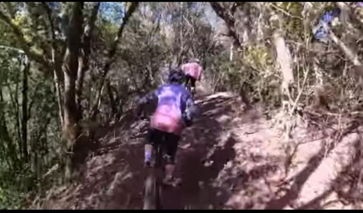 Tres campeones de ciclismo de montaña, multados por dañar senderos en Tenerife