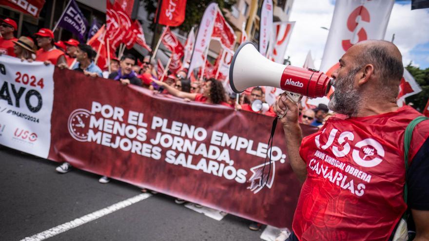 Mejores sueldos, menor jornada y una huelga general: las demandas del millar de manifestantes de este 1 de mayo en Tenerife