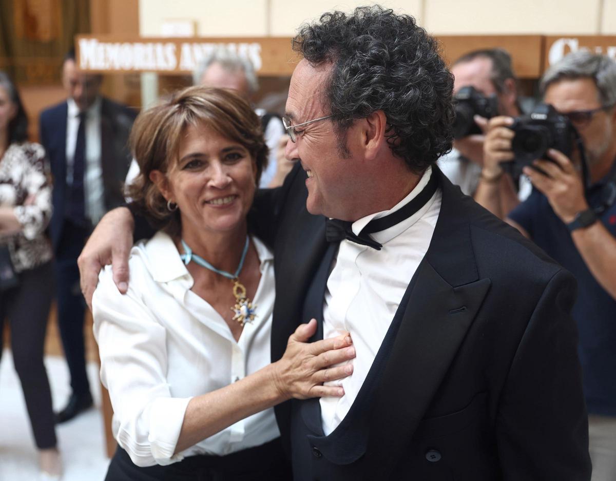 Dolores Delgado, junto a Álvaro García Ortiz.