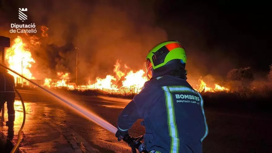 Incendio en empresa de desguace de Onda