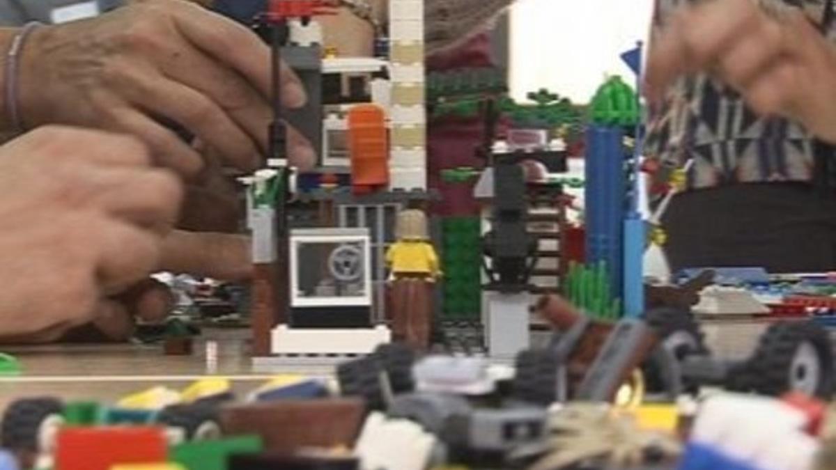 El Lego Serious Play ayuda a descubrir habilidades y capacidades de personas en paro en Terrassa.