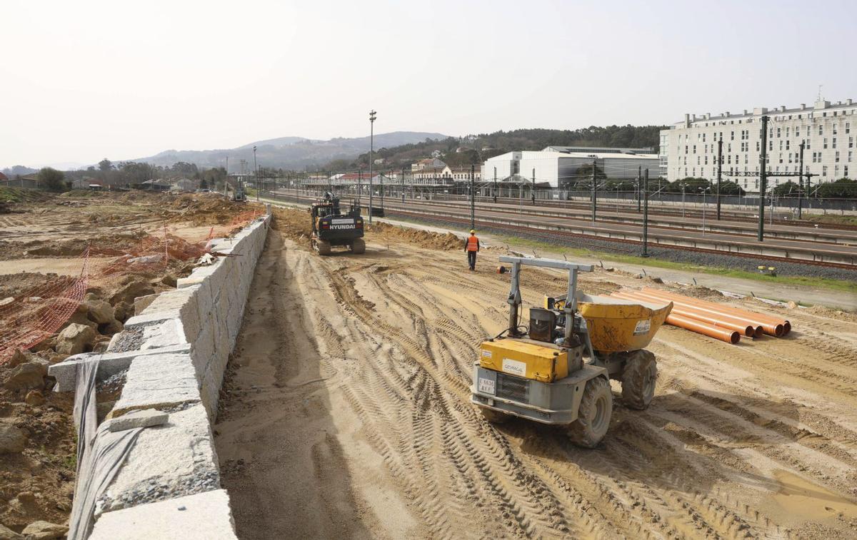Los operarios trabajan para que los pontevedreses puedan disfrutar del parque a finales de 2026.