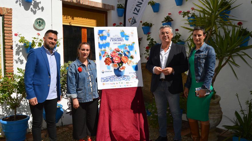 Gitanillas de ganchillo adornarán el Festival de Balcones de Iznájar