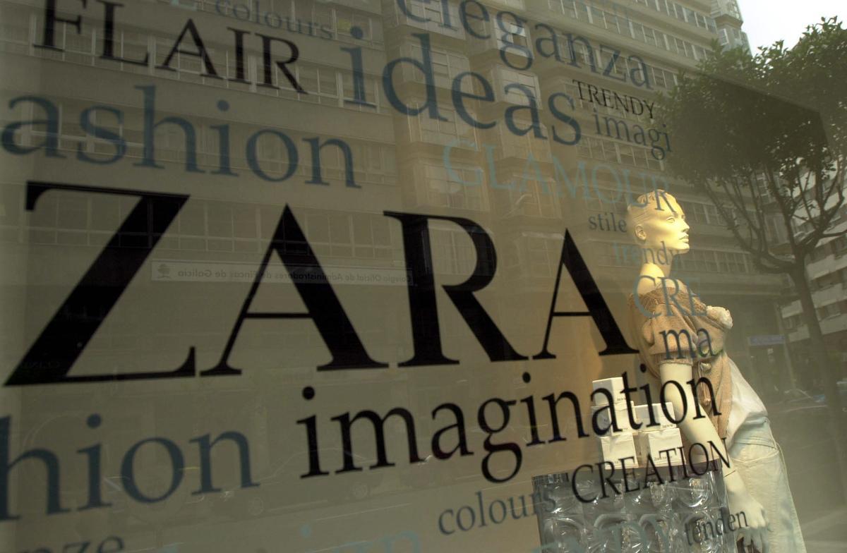 Escaparate del Zara de Juan Flórez en el año 2005