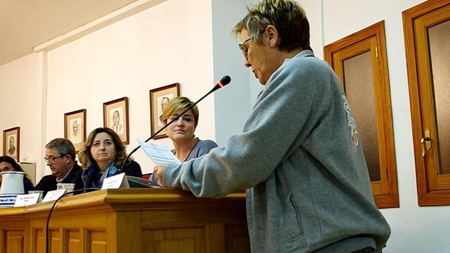 Bel Mestre hablando durante el pleno de Marratxí.