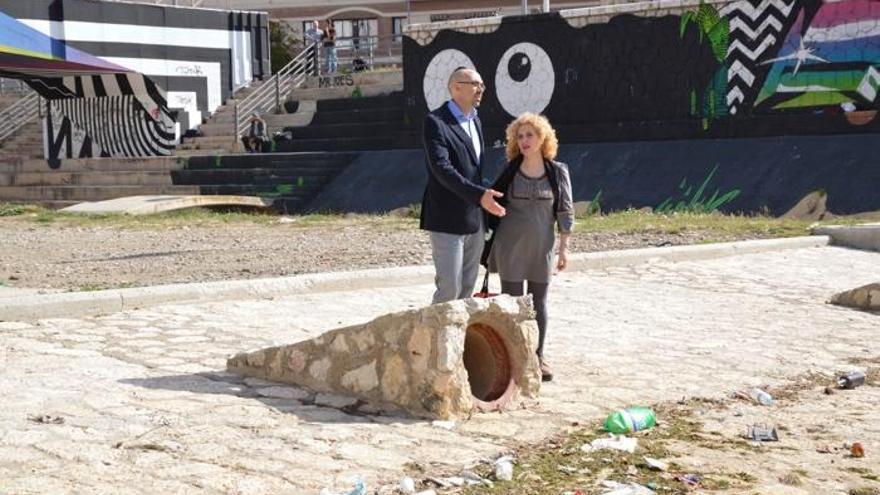 Eduardo Zorrilla y Remedios Ramos, en el Guadalmedina.