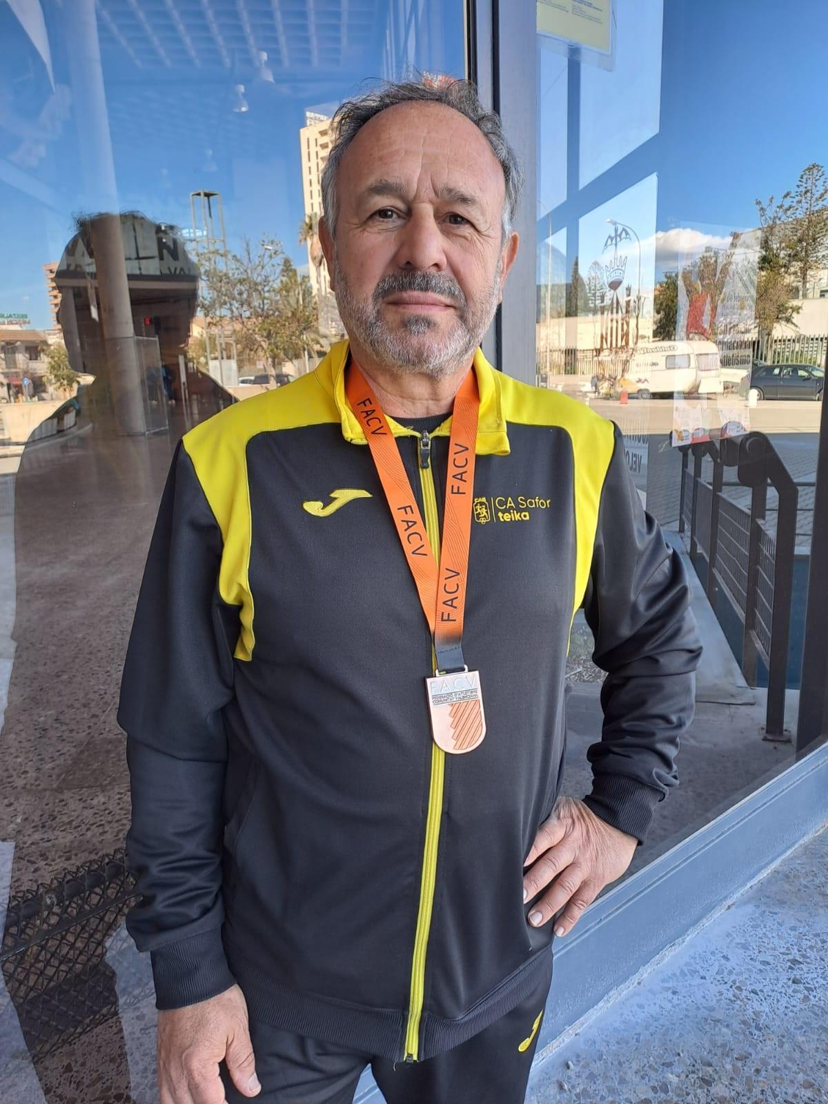 Andreu Morant, medalla de bronce máster para el CA Safor Teika