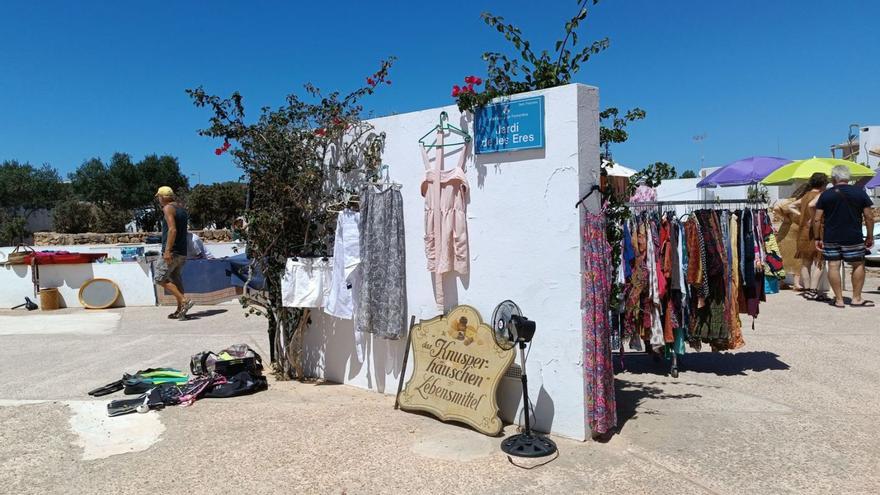 El único rastrillo de segunda mano de la isla se instala martes y sábados en Sant Francesc. | P.M.V.