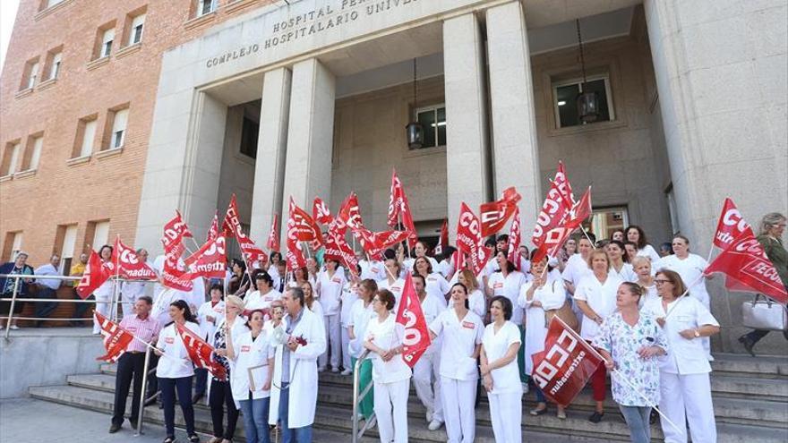 Trabajadores de la lavandería central del área de salud de Badajoz piden más personal