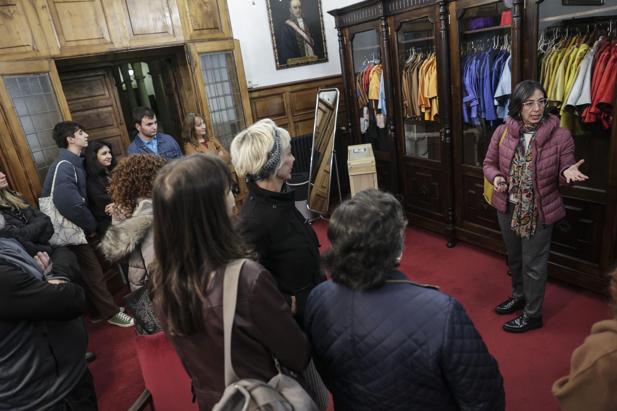 EN IMÁGENES: Los tesoros de la Universidad de Oviedo salen a la luz