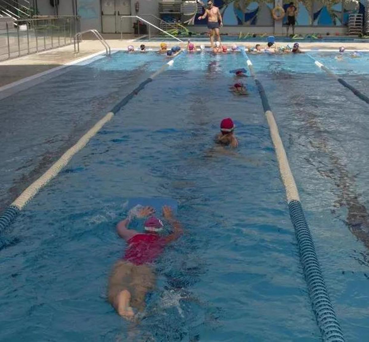 Piscina del Poliportivo de Port de Sagunt.