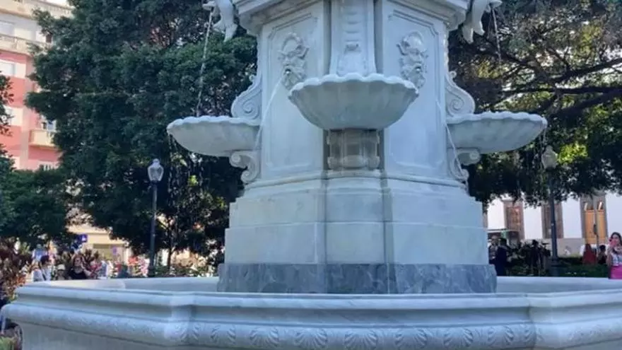 Presentación de la rehabilitación de la fuente de la Plaza Weyler