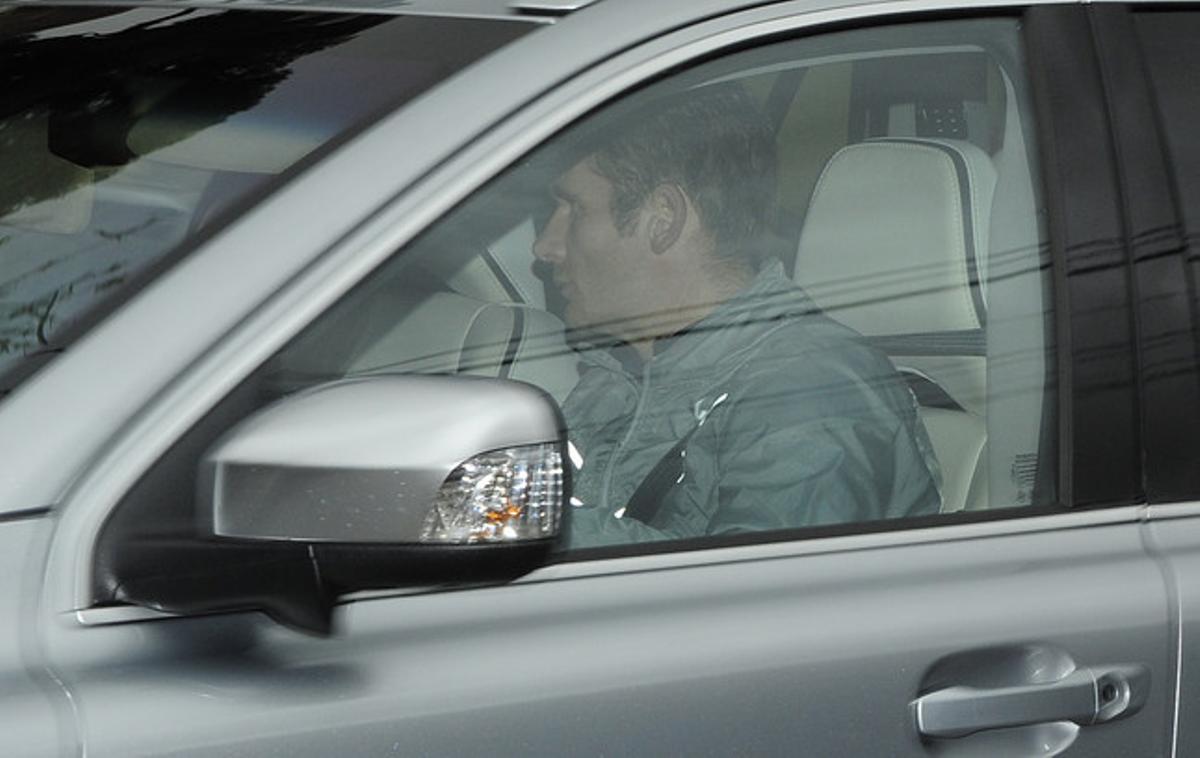 Iñaki Urdangarin, a bordo de su coche, llega a su casa en Pedralbes, el jueves,