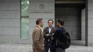 El vicesecretario de Cultura y portavoz del PP, Borja Sémper, ofrece declaraciones a los medios de comunicación en la Audiencia Nacional el día en el que el PP presenta una querella contra el PSOE, a 14 de octubre de 2024, en Madrid (España). La querella