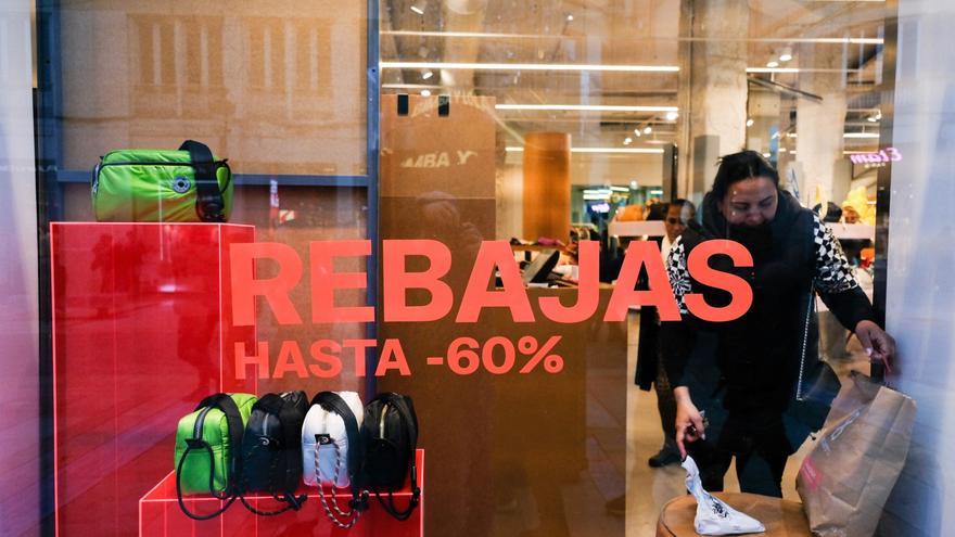 Primer día de las rebajas de enero en el Centro de Málaga