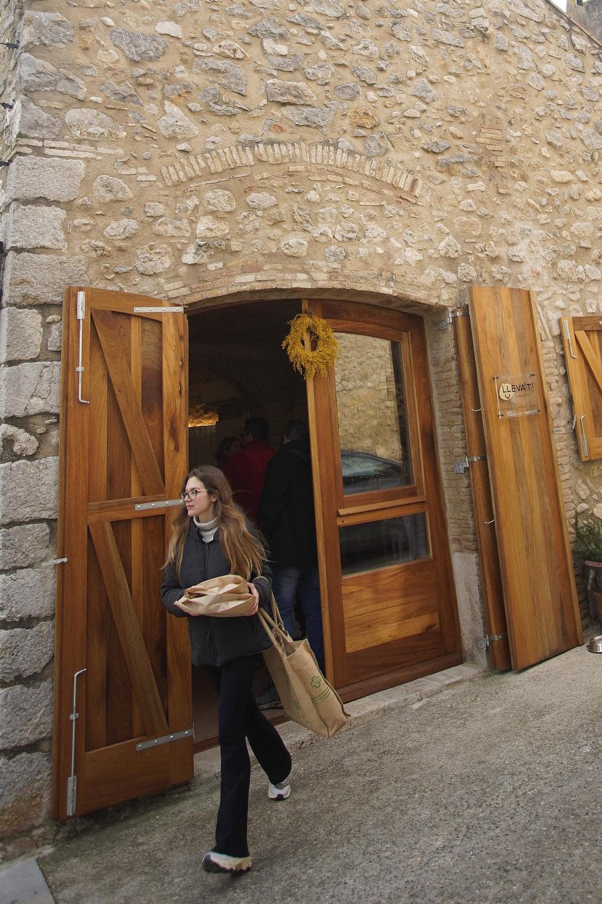 Agnès Julià, del forn de pa Lleva't a Avinyonet de Puigventós i les seves elaboracions Agnès Julià, del forn de pa Lleva't a Avinyonet de Puigventós i les seves elaboracions