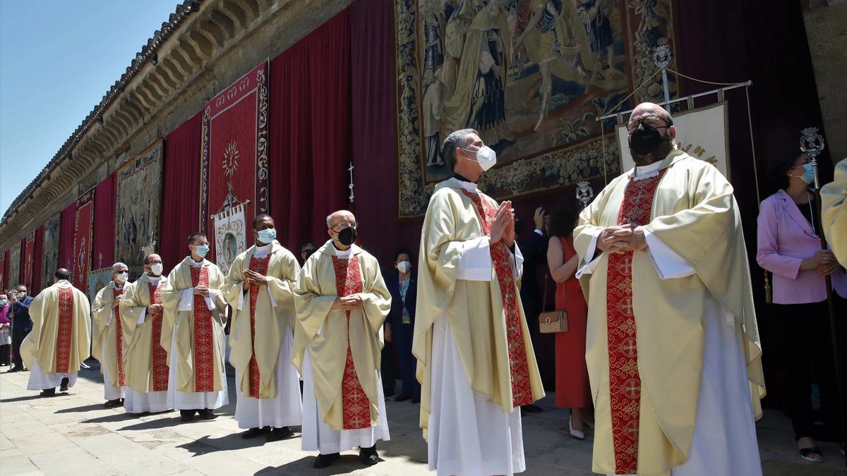 El Patio de los Naranjos acoge la procesión del Corpus Christi