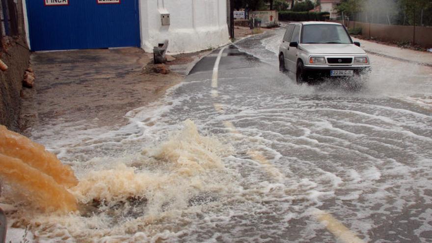 Las fuertes lluvias dejaron intransitables algunas carreteras.