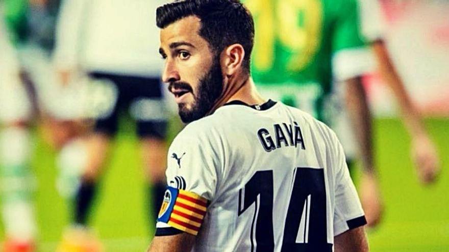 José Luis Gayà, con el brazalete de primer capitán del Valencia CF.