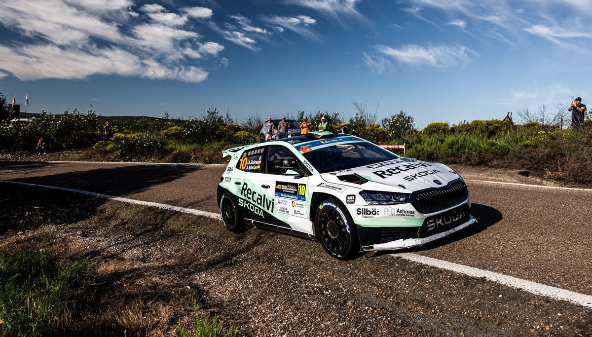 Cohete Suárez (Skoda Fabia RS), durante los tramos de la mañana del sábado.
