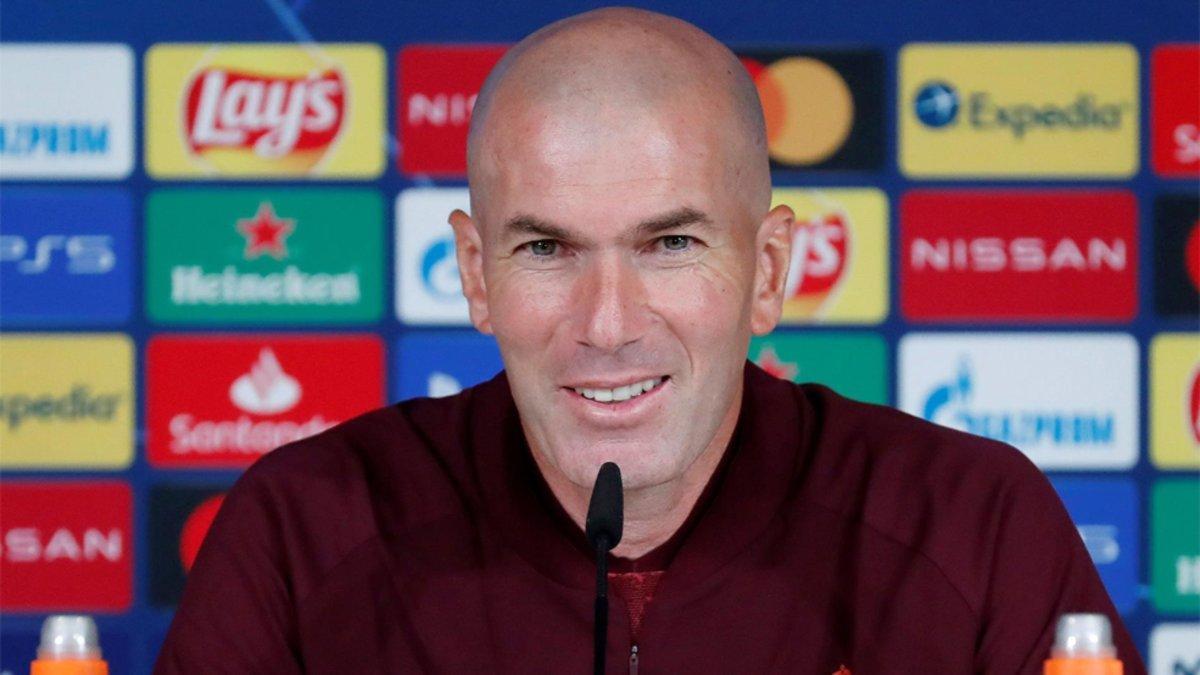Zidane comparece en la sala de prensa del Olímpico de Kiev