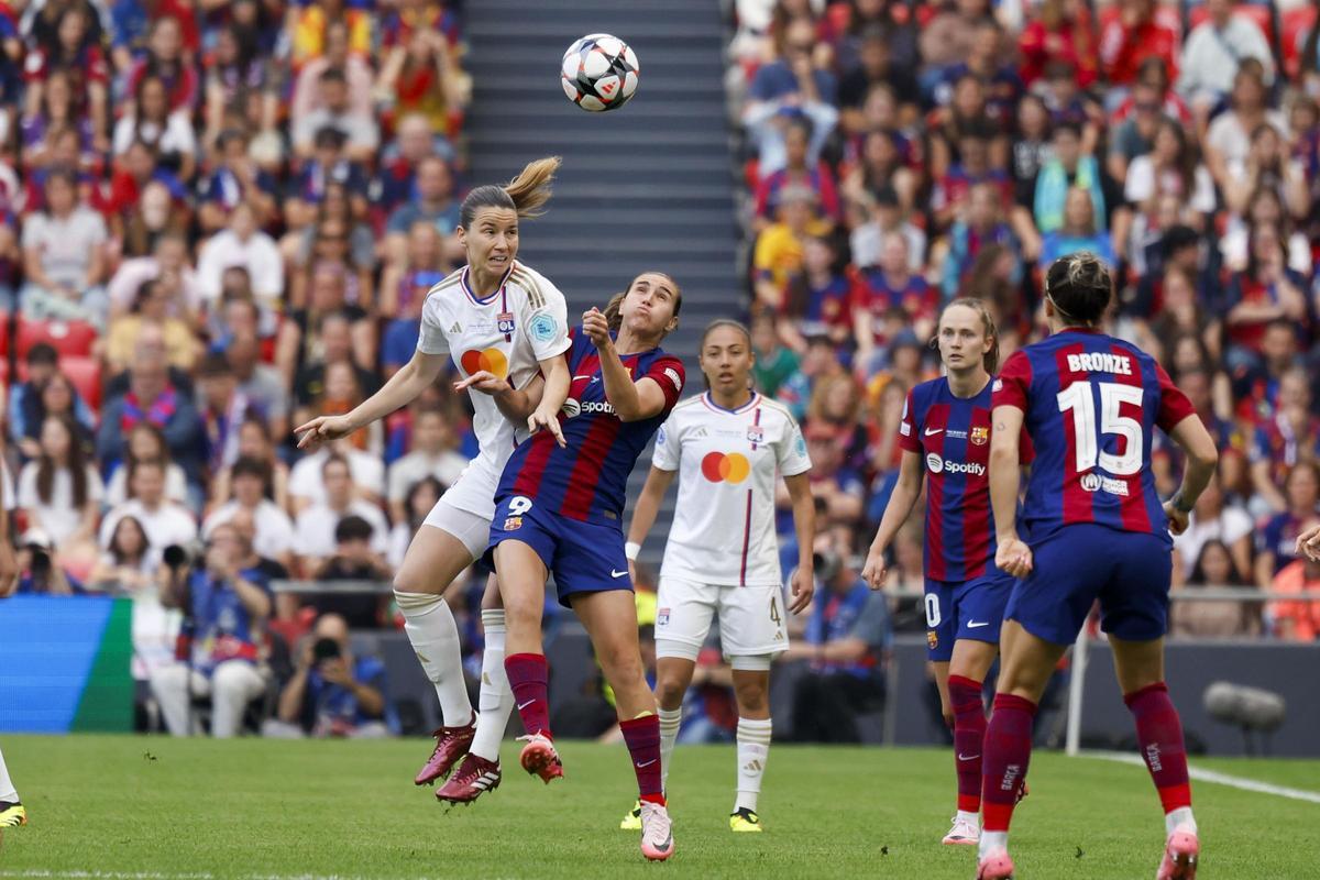 Una jugada de la final de la Champions entre Barça y Olympique de Lyon