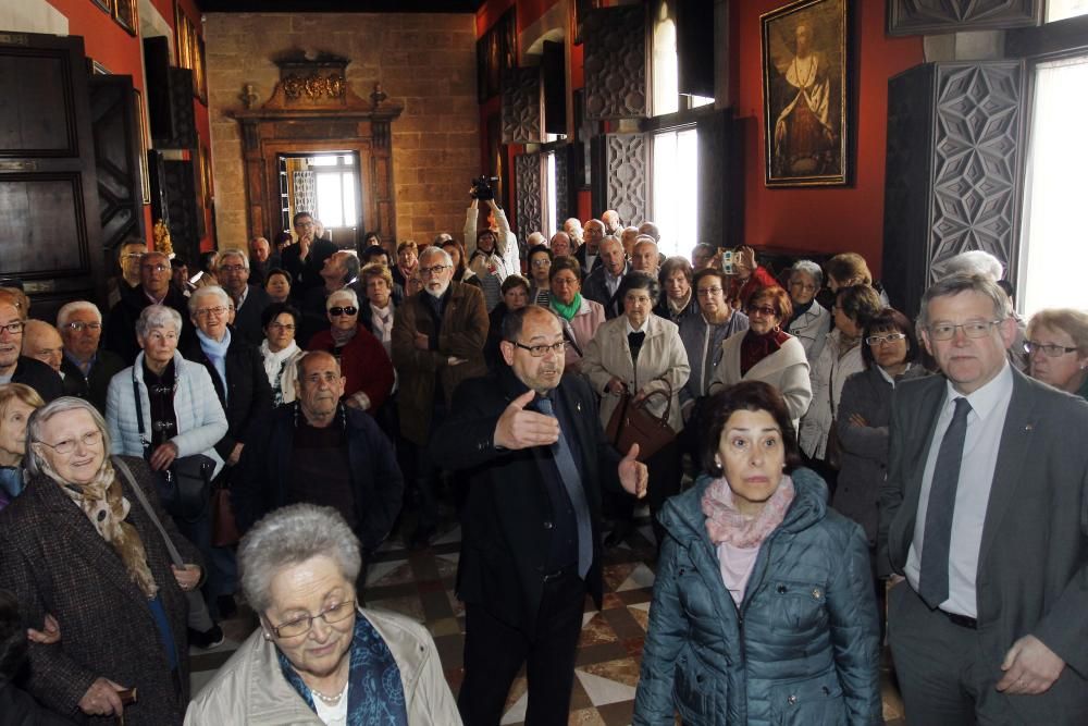 Vecinos de Morella, de visita en el Palau de la Generalitat