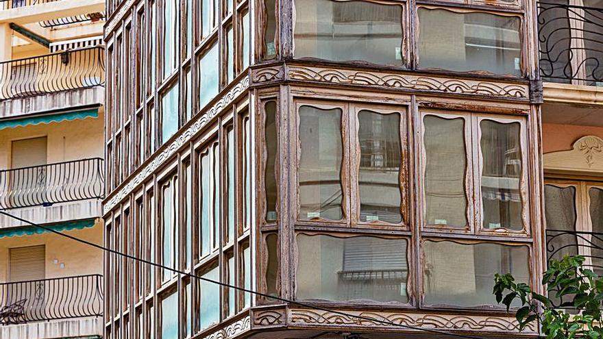 Detalle de los balcones que no cumplen la normativa. | DAVID REVENGA