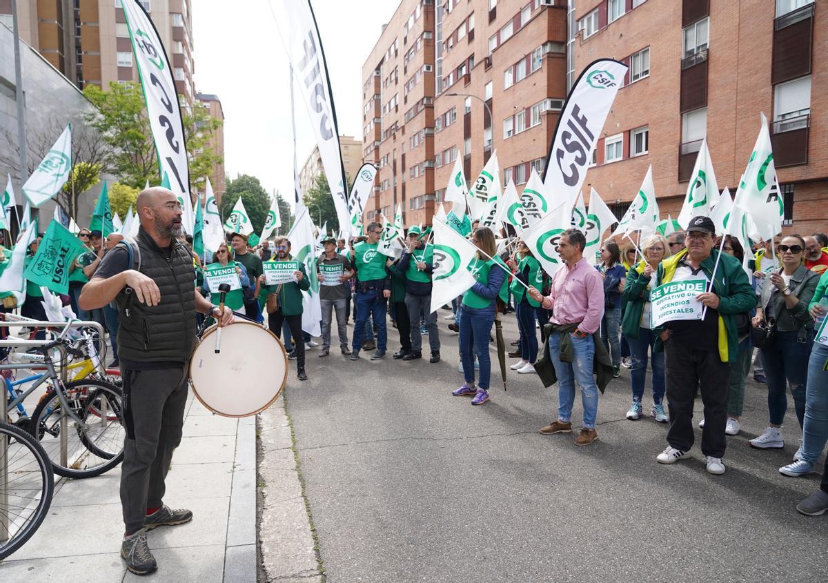 Protesta de los trabajadores del operativo de incendios.