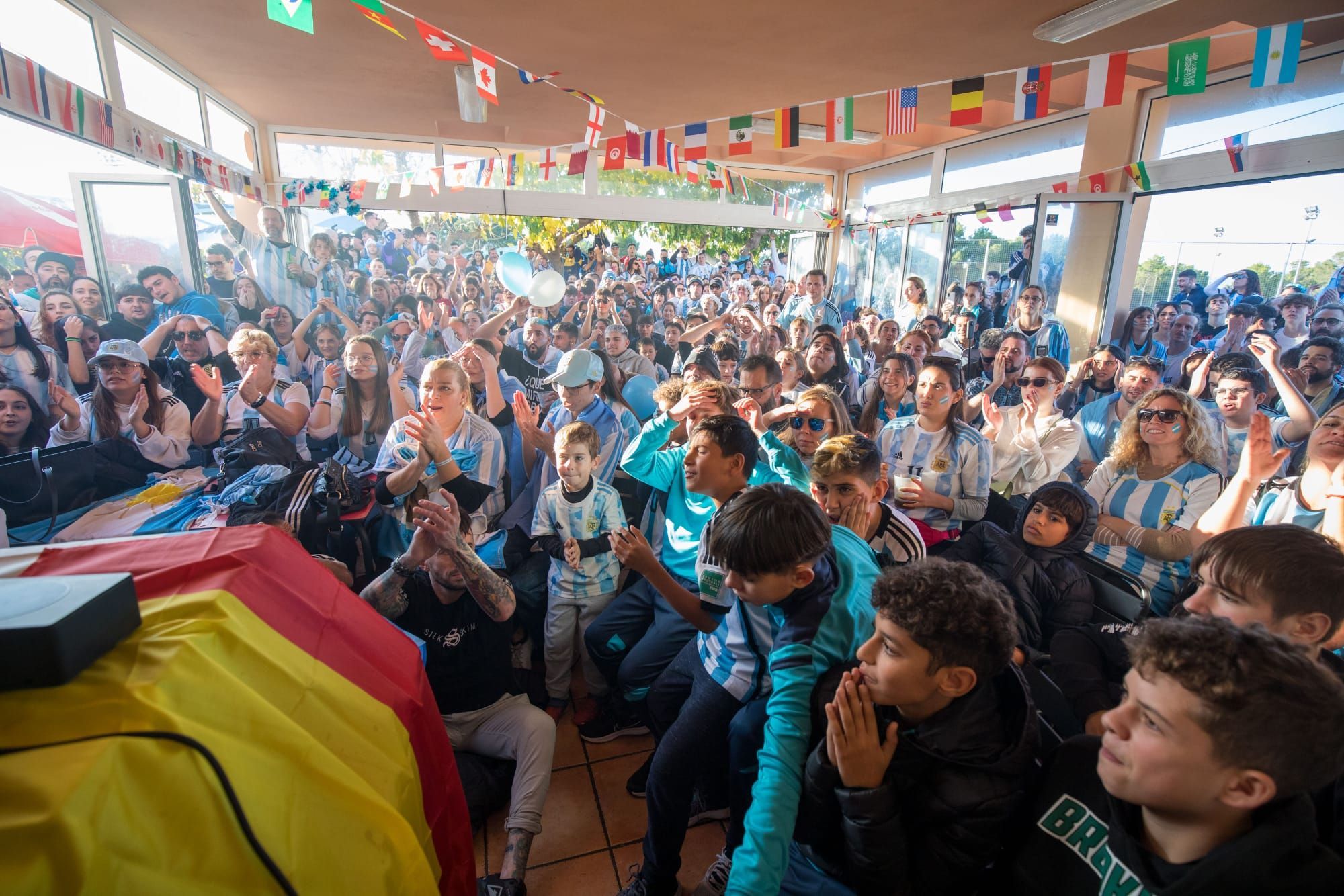 Los argentinos celebran su victoria en la Copa del Mundo en Palma.