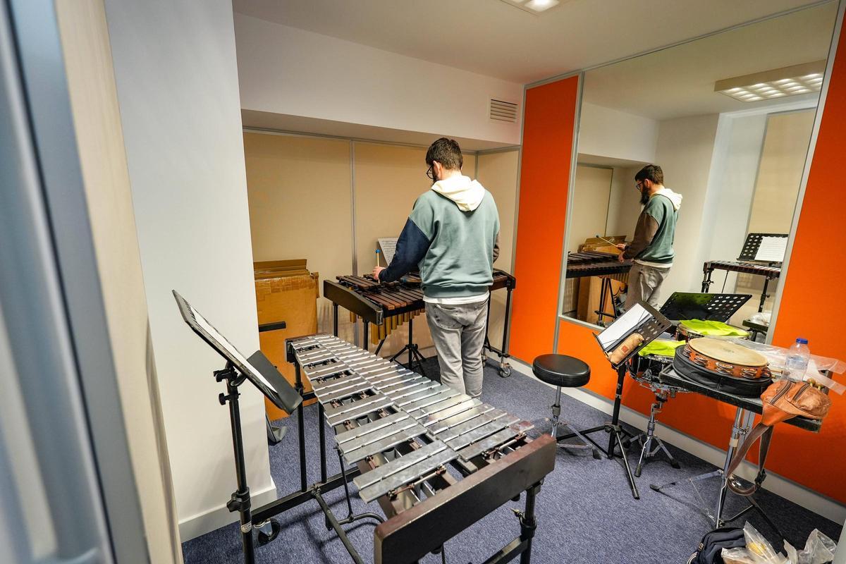 Un aula del Conservatorio Superior de Música Bonifacio Gil de Badajoz, en una imagen de archivo.