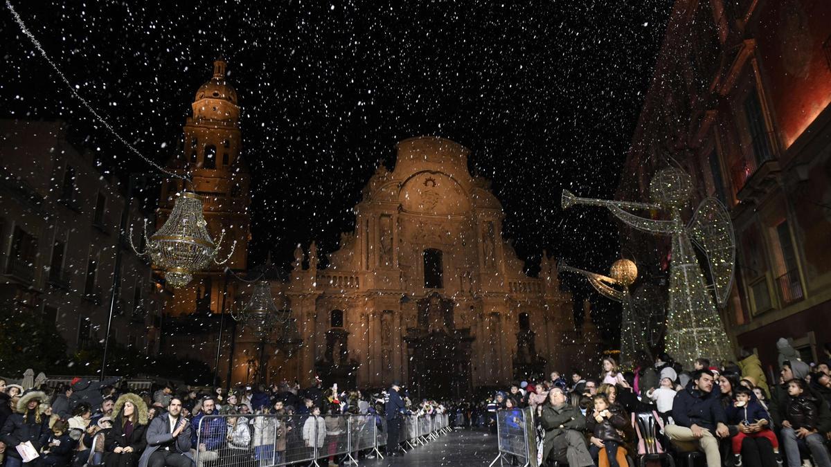 Todas las imágenes de la llegada de Papá Noel a la Plaza del Cardenal Belluga