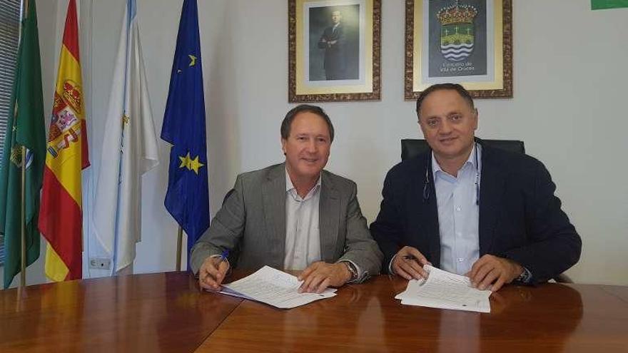 Miguel Villar y Jesús Otero, durante la firma del convenio.