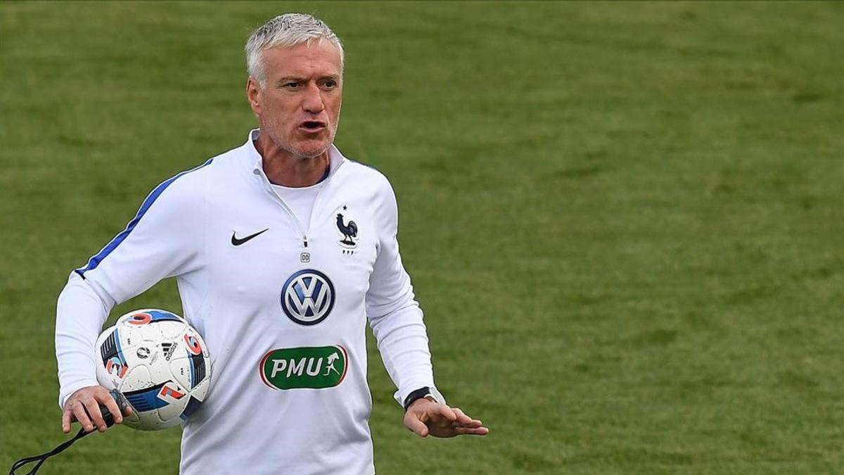 Didier Deschamps, durante un entrenamiento con la selección