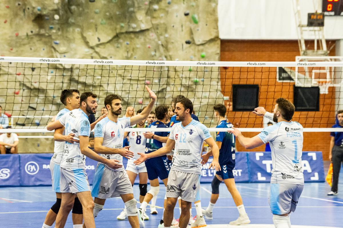 El Conqueridor celebrando un tanto a favor
