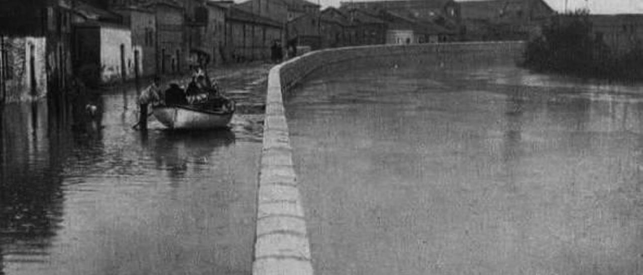 Crecida histórica del Xúquer cuando el río aún rodeaba Alzira y existía la iglesia de Santa María.