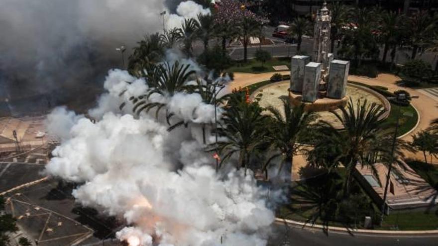 Las mascletàs se disparan desde Luceros cada día a las 14 horas.