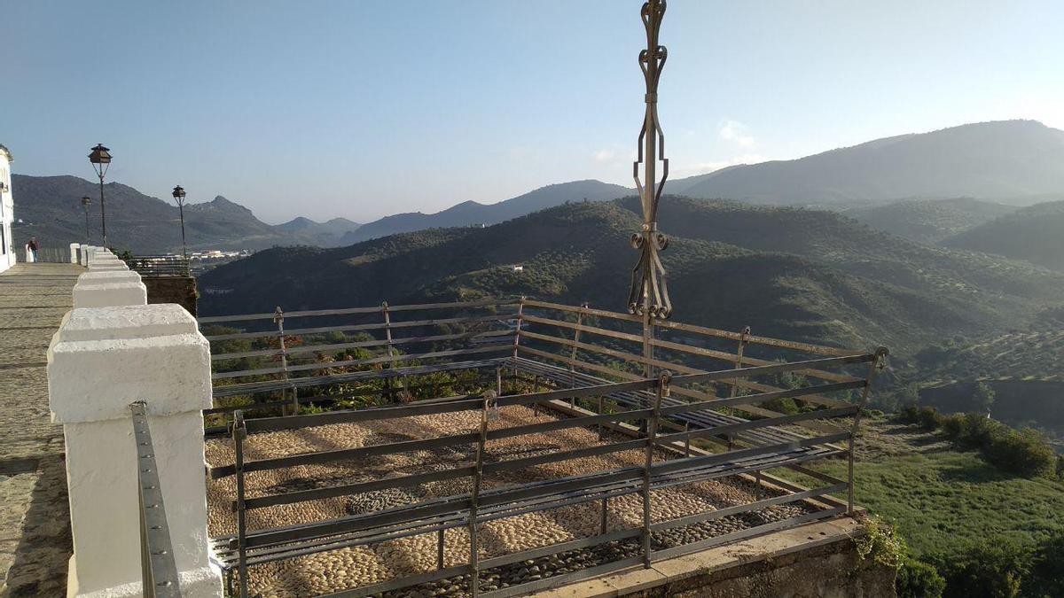 Uno de los miradores del Balcón del Adarve en Priego, desde donde se precipitó el menor.