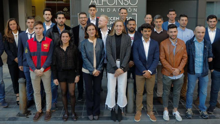 Foto de familia con los mejores Deportistas FER del curso.