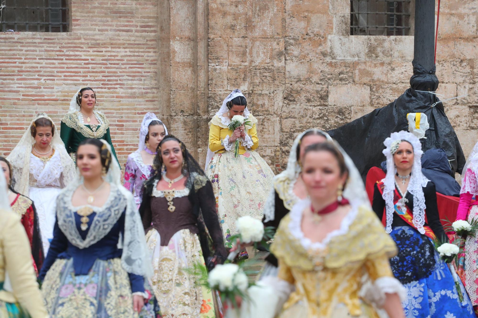 Búscate en el primer día de ofrenda por la calle de la Paz (entre las 15:30 a las 17:00 horas)