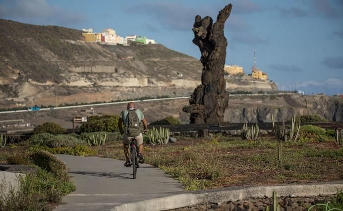 LAS PALMAS DE GRAN CANARIA A26/05/2017. Sendero de la ciudad de LPGC. Ruta azul desde el monumento al Atlante hasta la Bahía del Confital. FOTO: J.PÉREZ CURBELO