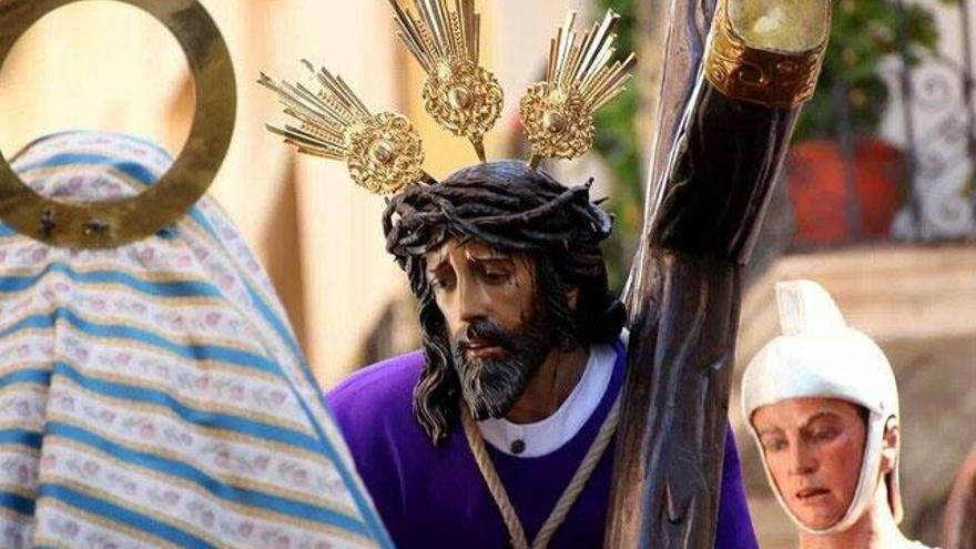 La Semana Santa de Alicante suspende el vía crucis y la Tamborrada por el incendio en València