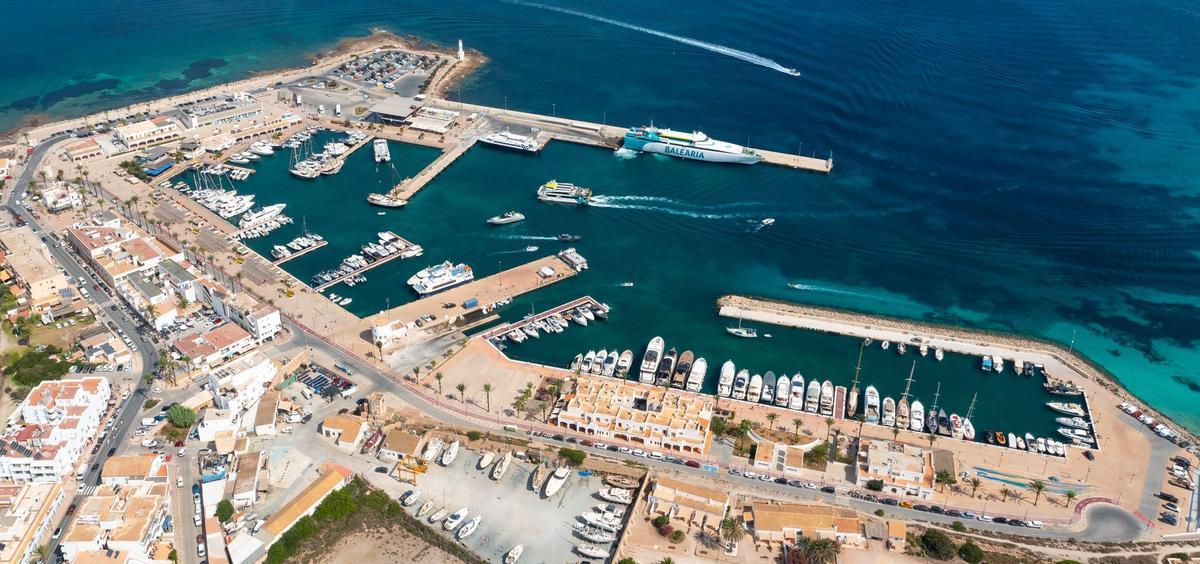 Imagen aérea del puerto de la Savina