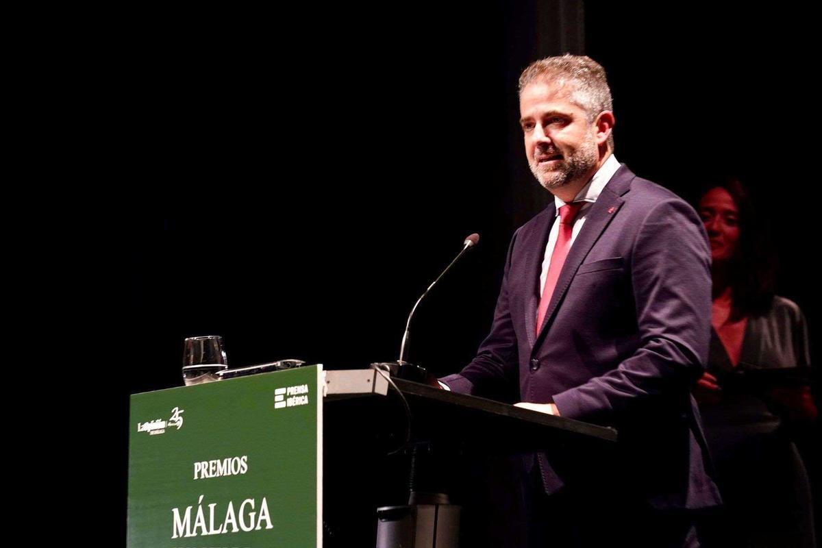 Carlos Conde, teniente de alcalde del Ayuntamiento, tomó la palabra en la gala
