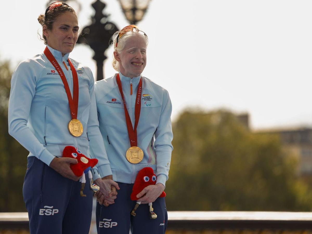 Susana Rodríguez y Sara Pérez, con las medallas de oro.