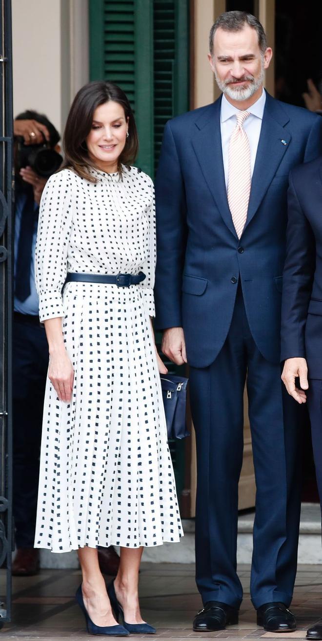 Letizia Ortiz con vestido vaporoso de Massimo Dutti en Argentina