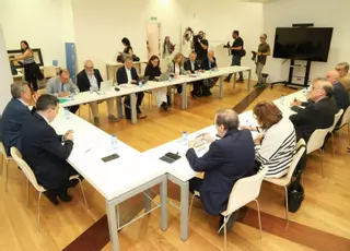 Las universidades negocian el reparto de la teoría de Medicina pese a las discrepancias