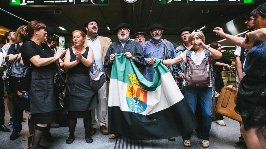 Milana bonita inicia varias marchas para exigir mejoras en el tren extremeño