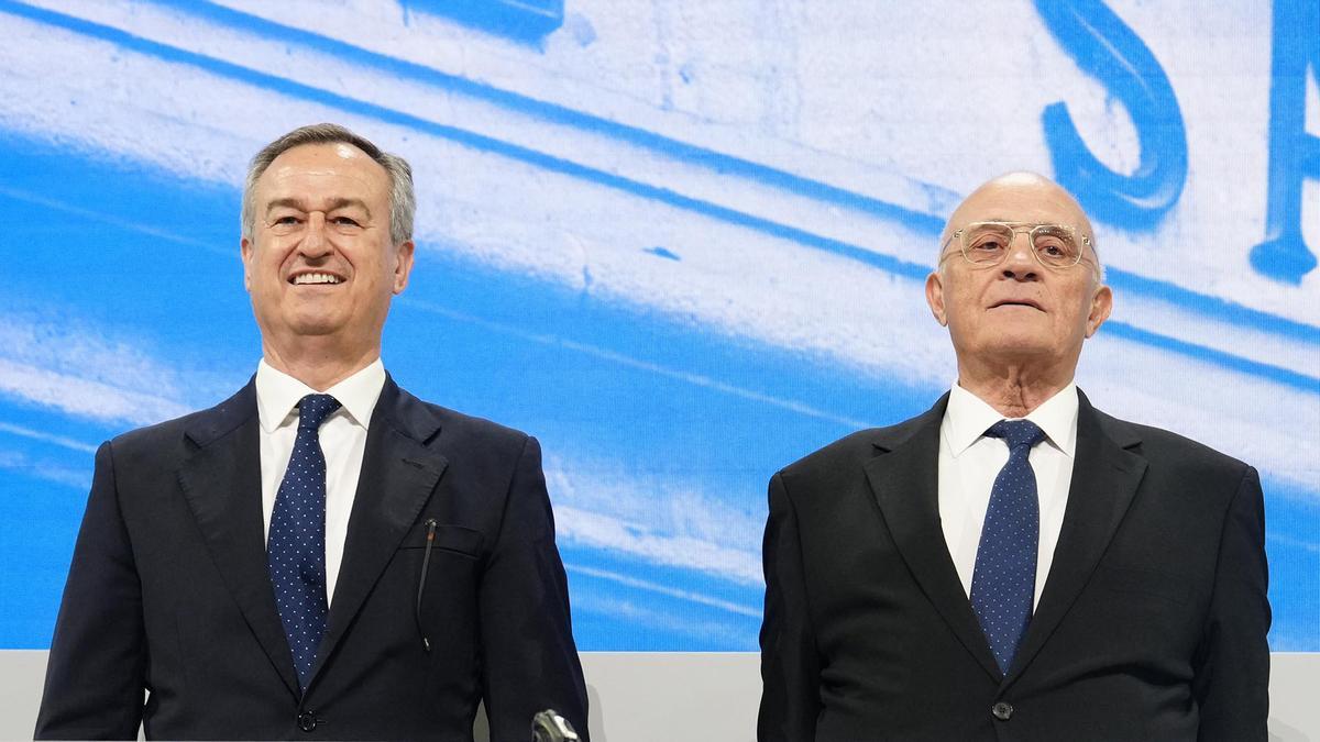 El consejero delegado del Sabadell, César González-Bueno, y el presidente, Josep Oliu El consejero delegado del Sabadell, César González-Bueno, y el presidente, Josep Oliu